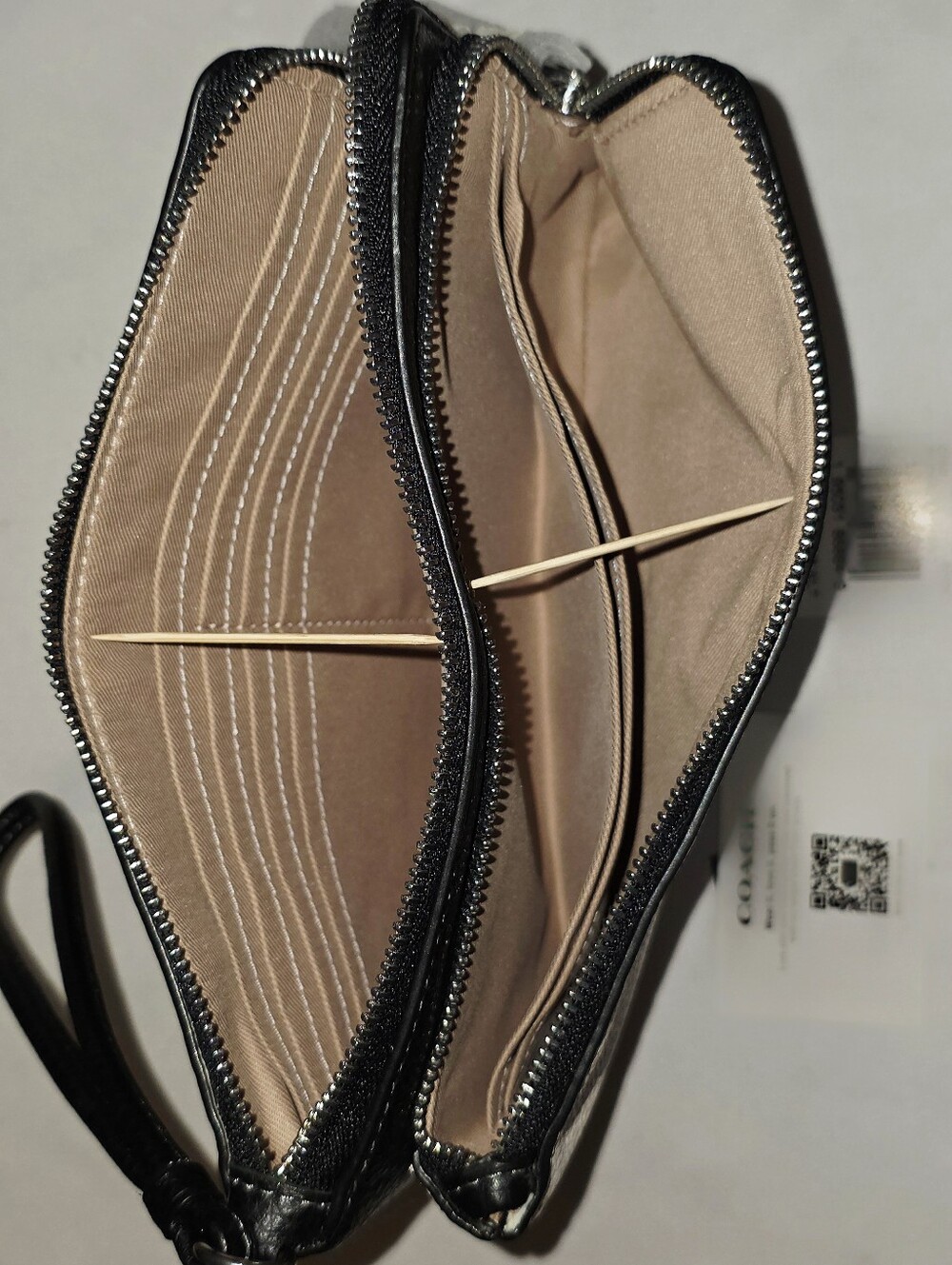 Coach  Women’s Double Corner Zip Wallet in Colorblock  SV/Chalk/ Black Multi - Picture 9 of 9